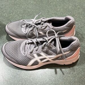Gray Women’s ASICS shoe with pink and white trim size 10